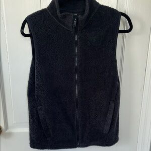 Black Fleece UnderArmor Vest Junior/Men’s Medium